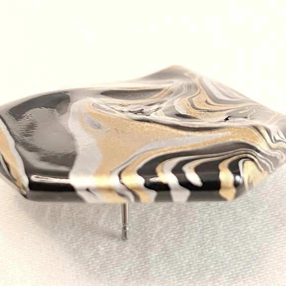 Pentagon Button Earrings Celluloid Acetate 3D Gold Black White Swirl Studs - Picture 5 of 7